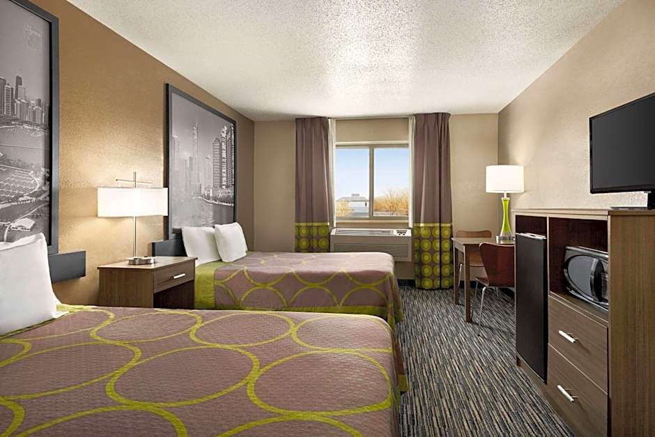 Super 8 by Wyndham Joliet I-55 N/Chicago
