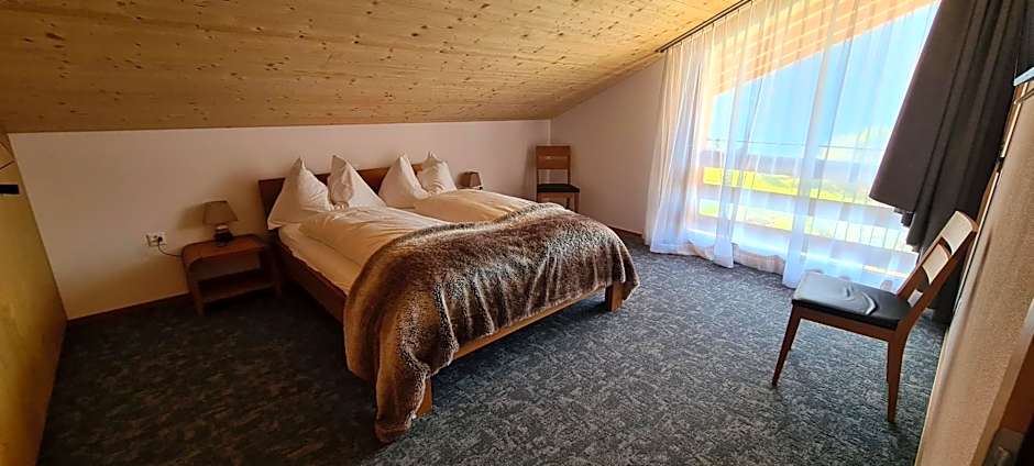Zdjęcie 1 z 9 — 1 Bedroom Apartment, Mountain View, Balcony