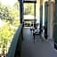 Hibiscus Coffee & Guesthouse