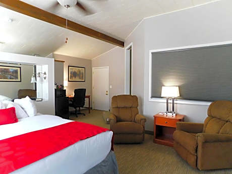 Deluxe King Suite