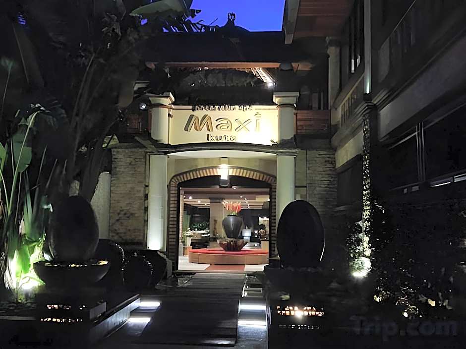 Super OYO Townhouse Oak Maxi Hotel Legian