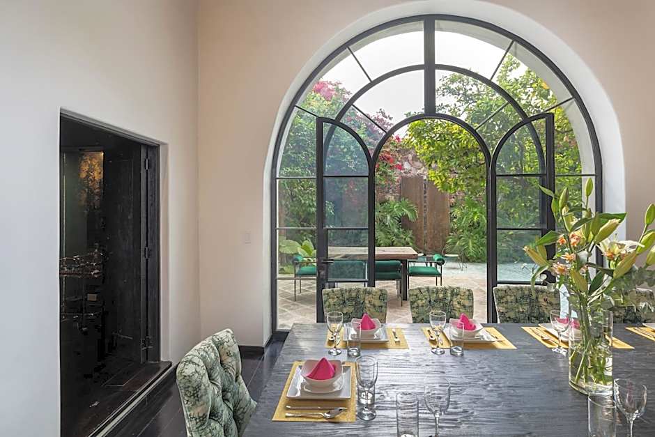 Villa Garita, 6BR Designer Villa with Heated Pool in Centro