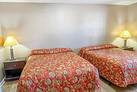 2 Queen Bed Smoking