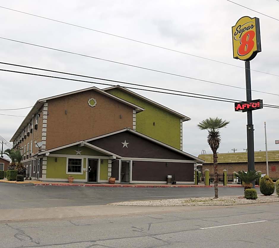 Super 8 by Wyndham San Antonio/I-35 North