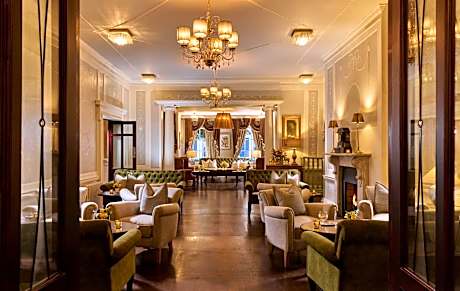 Buswells Hotel