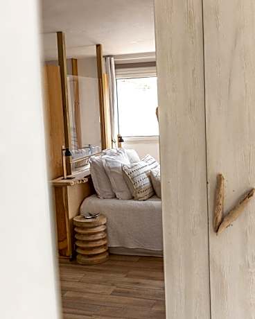 One-Bedroom Apartment with Private Pool and Terrace with Sea View