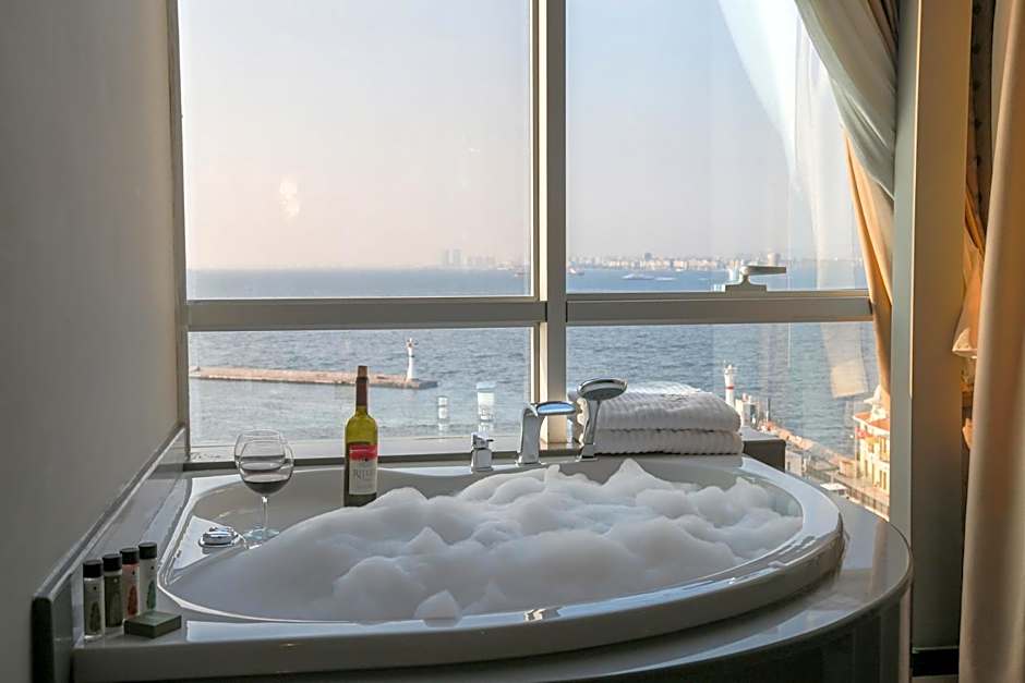 Pasaport Pier Hotel