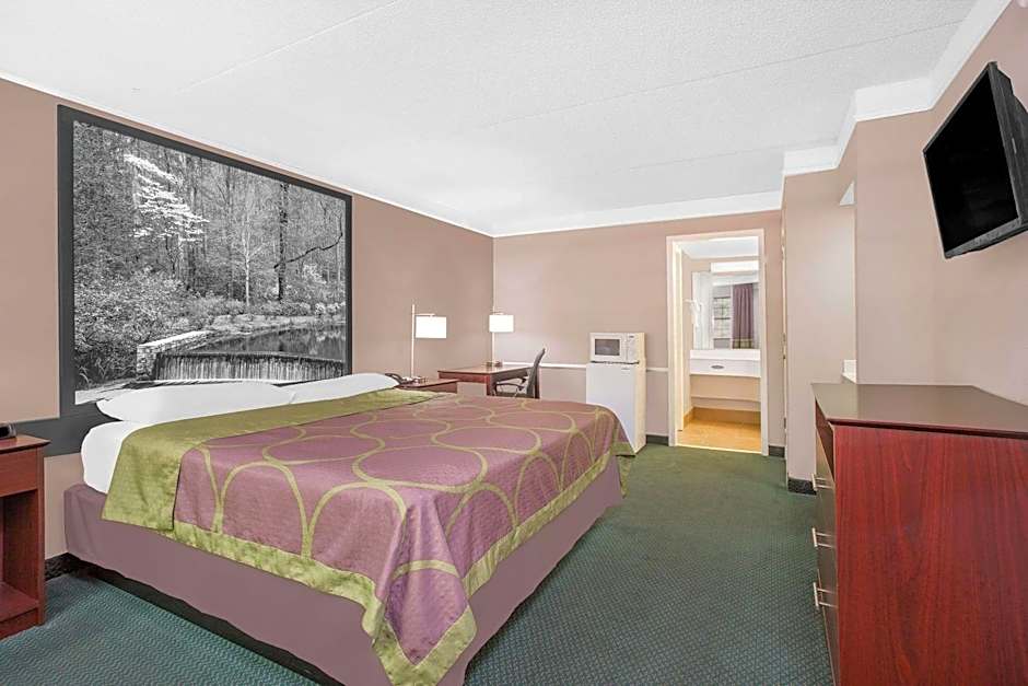 Super 8 by Wyndham Austell/Six Flags