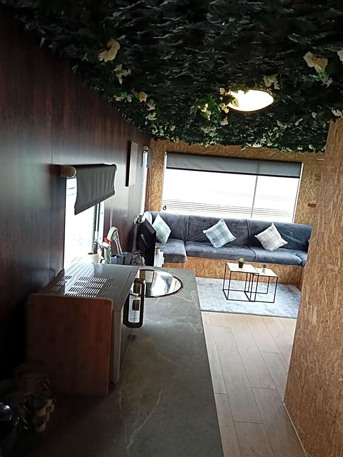 6 Headwards Glamping Retreat