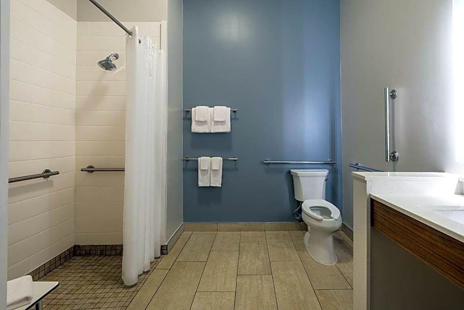 Holiday Inn Express & Suites Greenwood North By IHG