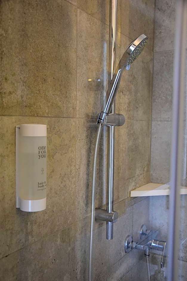 Eremes Rooms & Apartments