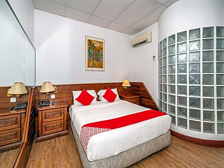 OYO 89864 Hotel Holiday Park
