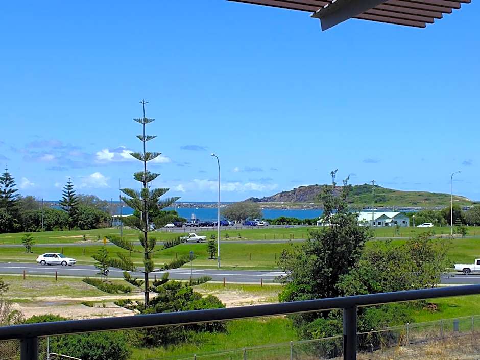 Pacific Marina Apartments