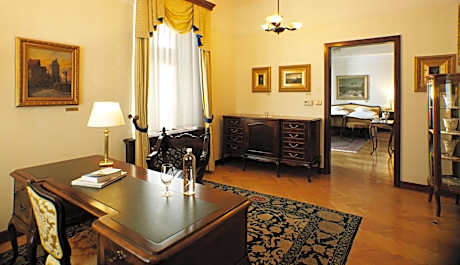 Deluxe Suite with Balcony and Lake View