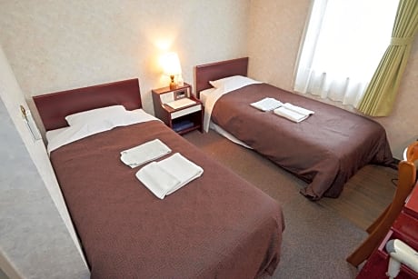 Economy Twin Room - Non-Smoking