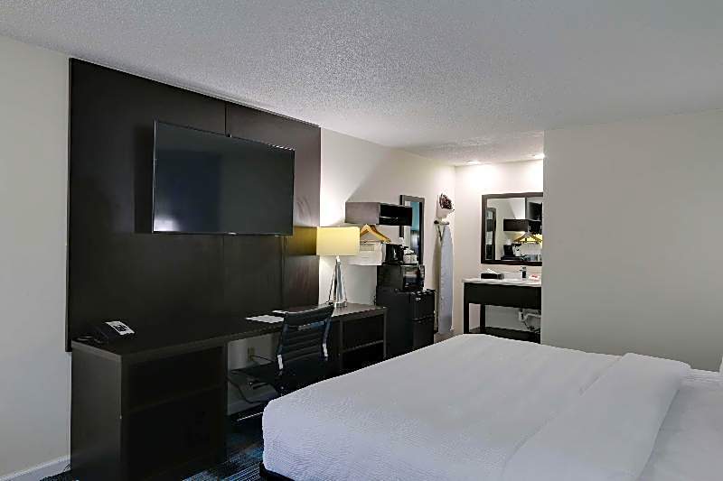 Travelodge by Wyndham Calhoun South I-75