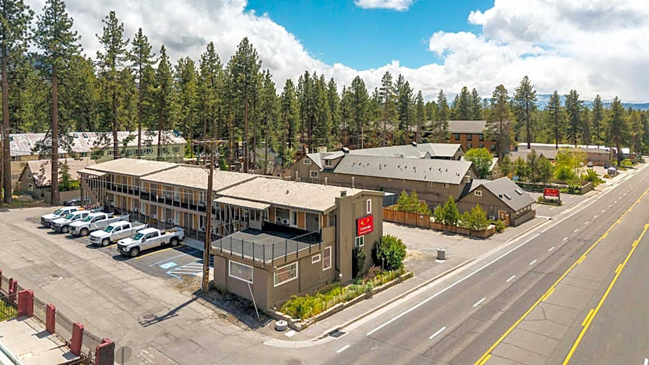Econo Lodge Inn & Suites Heavenly Village Area