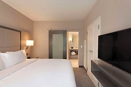 Two-Bedroom King Suite