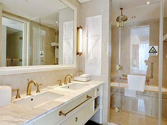 Hotel  Carnival Qingdao