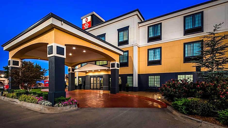 Best Western Plus Barsana Hotel & Suites