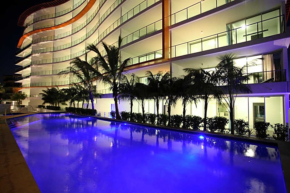 Silvershore Apartments on the Broadwater