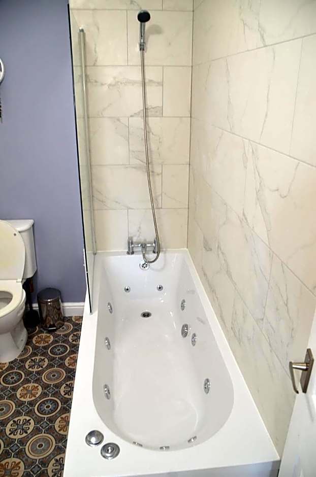 Blok 3 -Jacuzzi Suites, Apartment & Ensuite Rooms