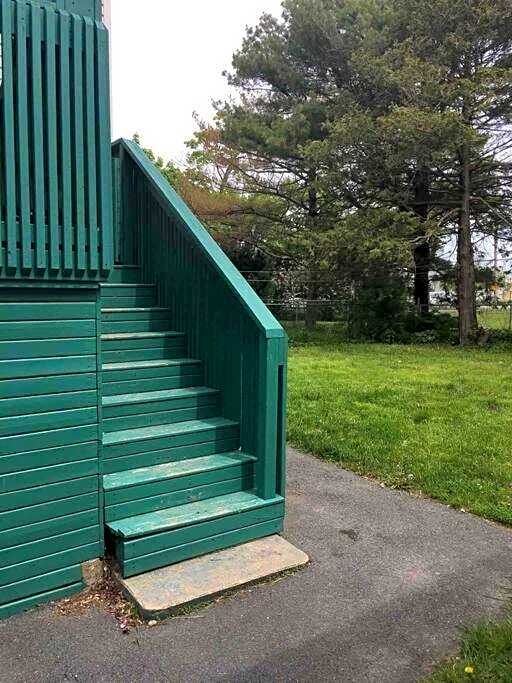 Hidden Getaway, BSMT with Back Yard