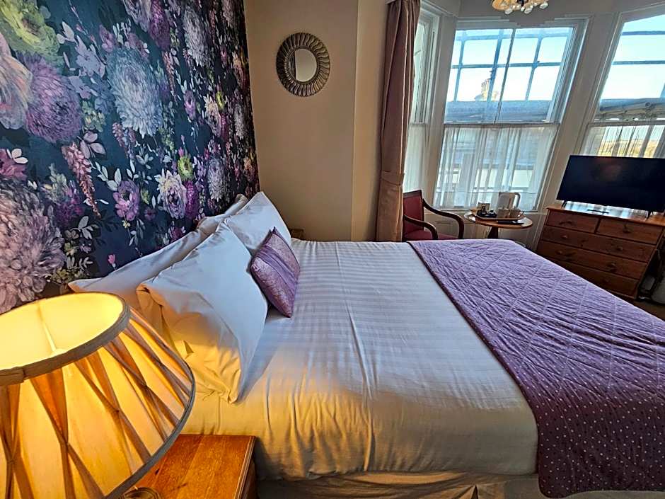 Rivelyn Hotel Bar & Restaurant