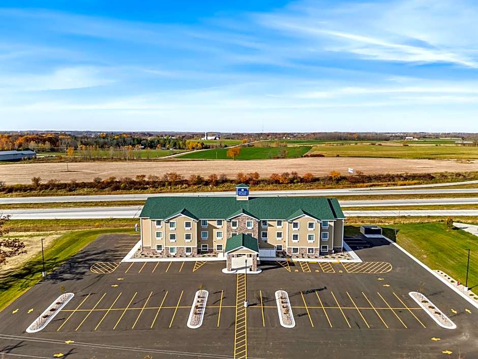 Cobblestone Hotel & Suites Denmark - Green Bay