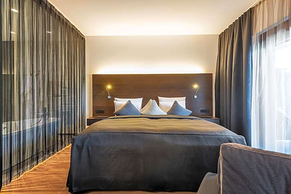 Photo 1 of 8 of Deluxe Studio 1 King Bed