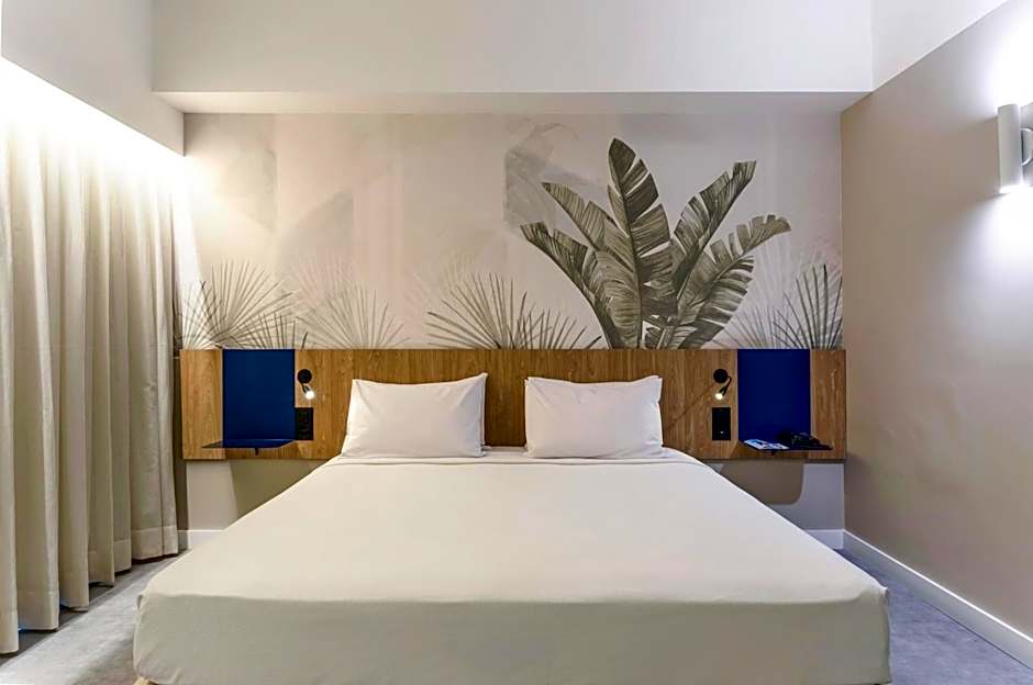 Photo 1 of 7 of Superior 1 King Bed
