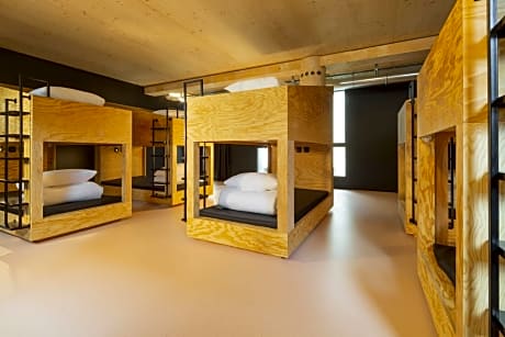 Private Bedroom for 12 people with shared bathroom