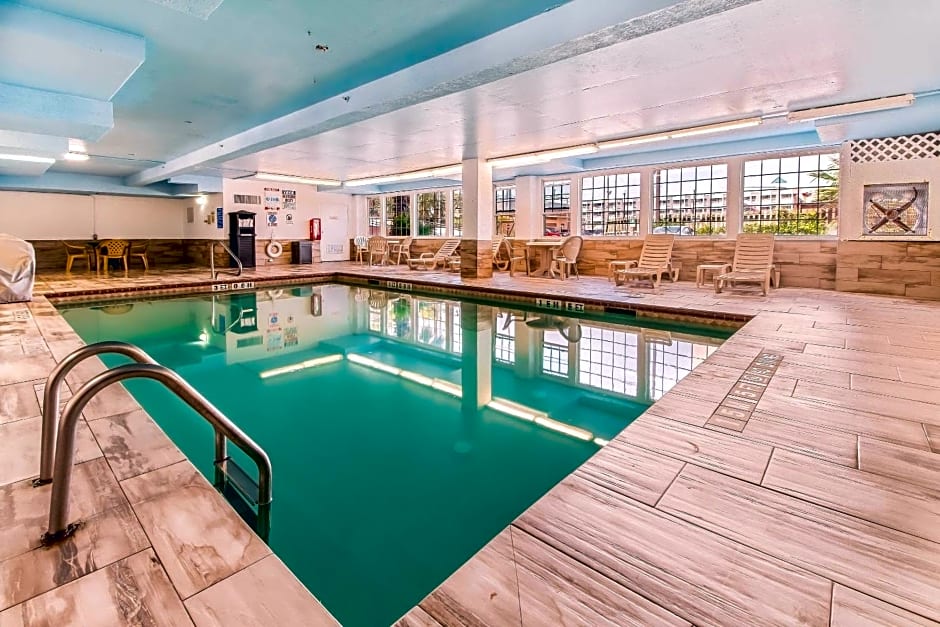 Quality Inn & Suites Beachfront