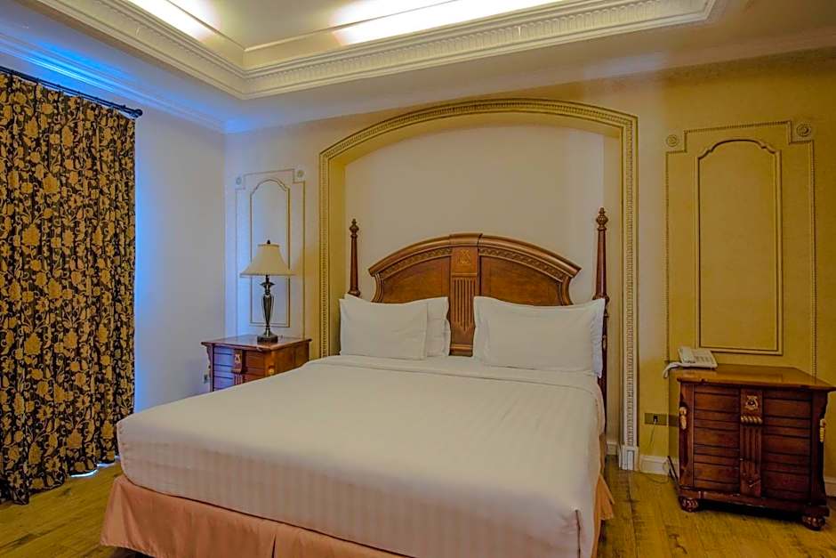 Four Seasons Place Hotel