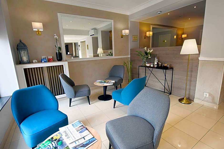 Alyss Saphir Cambronne Eiffel