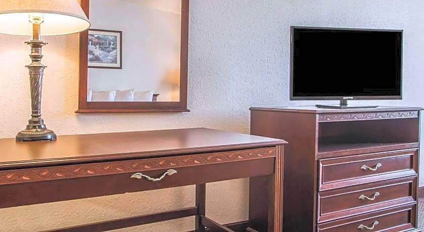 Quality Inn & Suites Franklin