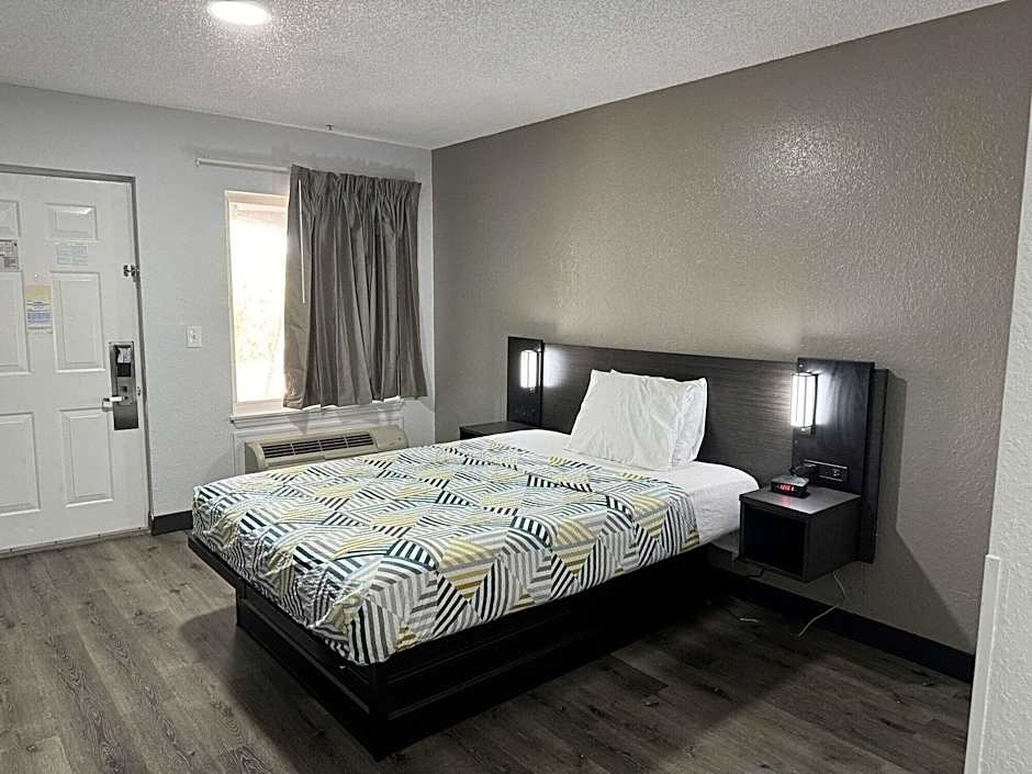 Studio 6 Extended Stay - West Palm Beach, FL