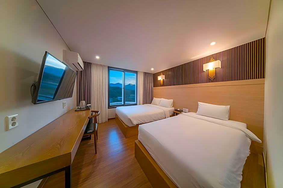 Two-Y-Hotel