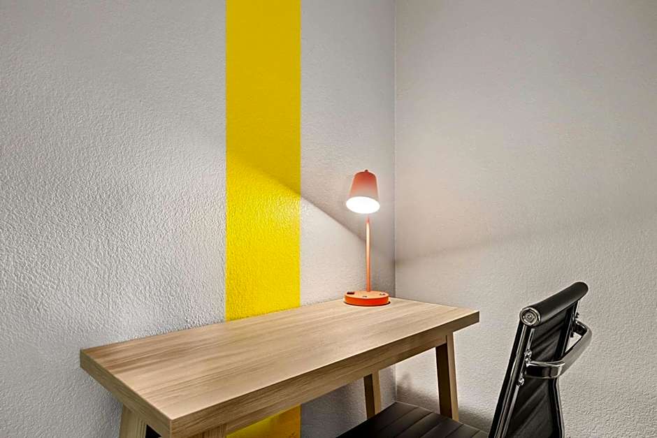 Super 8 by Wyndham Harrison AR