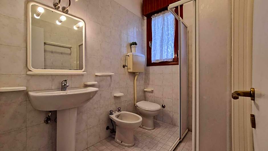 Bright flat in residence with pool - Beahost