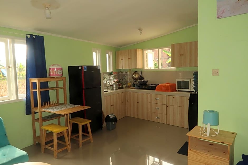 Arya's Surf Camp Cimaja