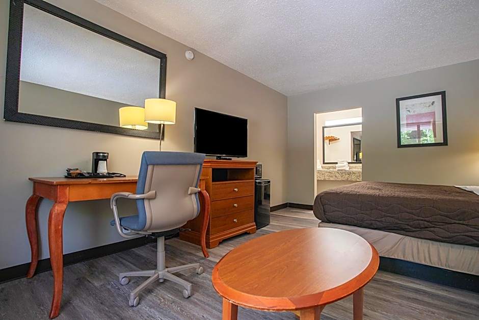 OYO hotel Greensboro east I 40