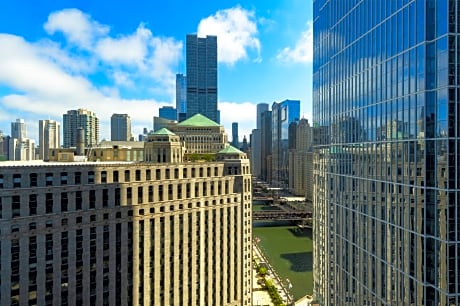 Holiday Inn - Chicago Dwtn - Wolf Point, an IHG Hotel