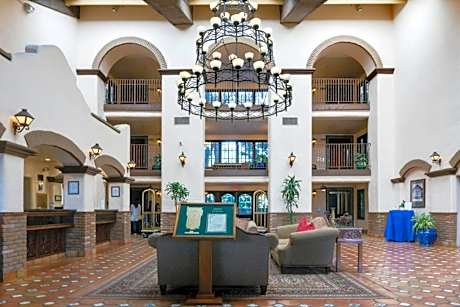 Buena Park Grand Hotel & Suites
