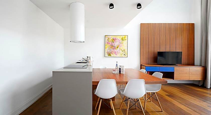 M7 Contemporary Apartments - My Extra Home