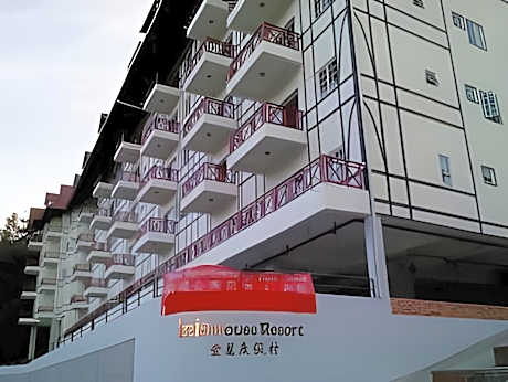 Patrick's Apartment @ Iris House Resort