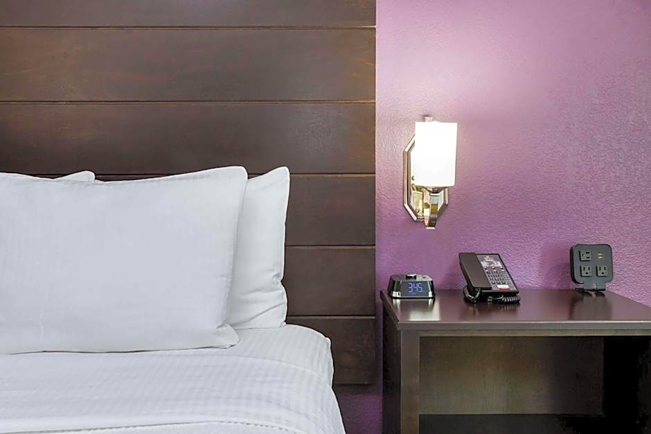La Quinta Inn & Suites by Wyndham Laredo Airport
