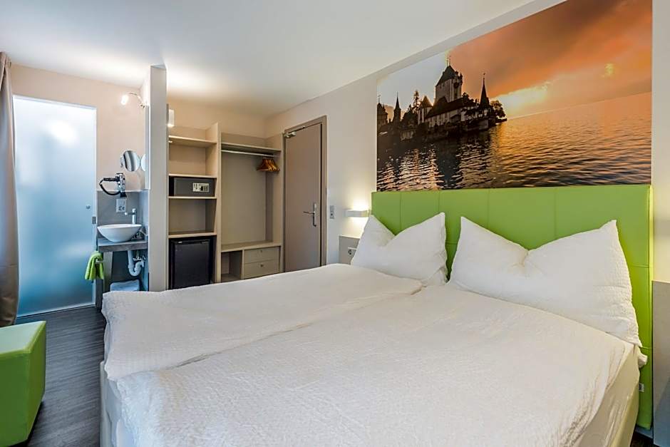 Adhhoc Hotel