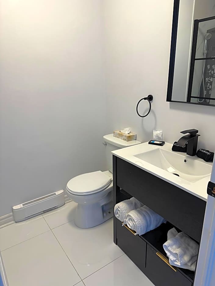 Le 900 Tremblant Inn Café and Bistro