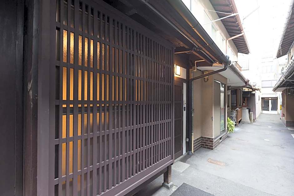 Kakishibu an Machiya House